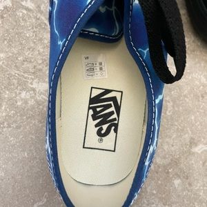 New Vans size 8.5 men’s shoes
